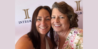 Lynn Crume Selfie with Kym Kisser